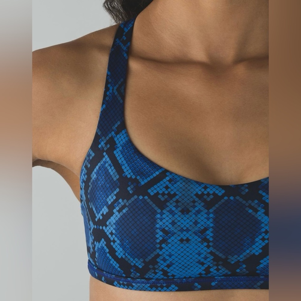 Lululemon Free to be Wild mini ziggy snake pipe dream top